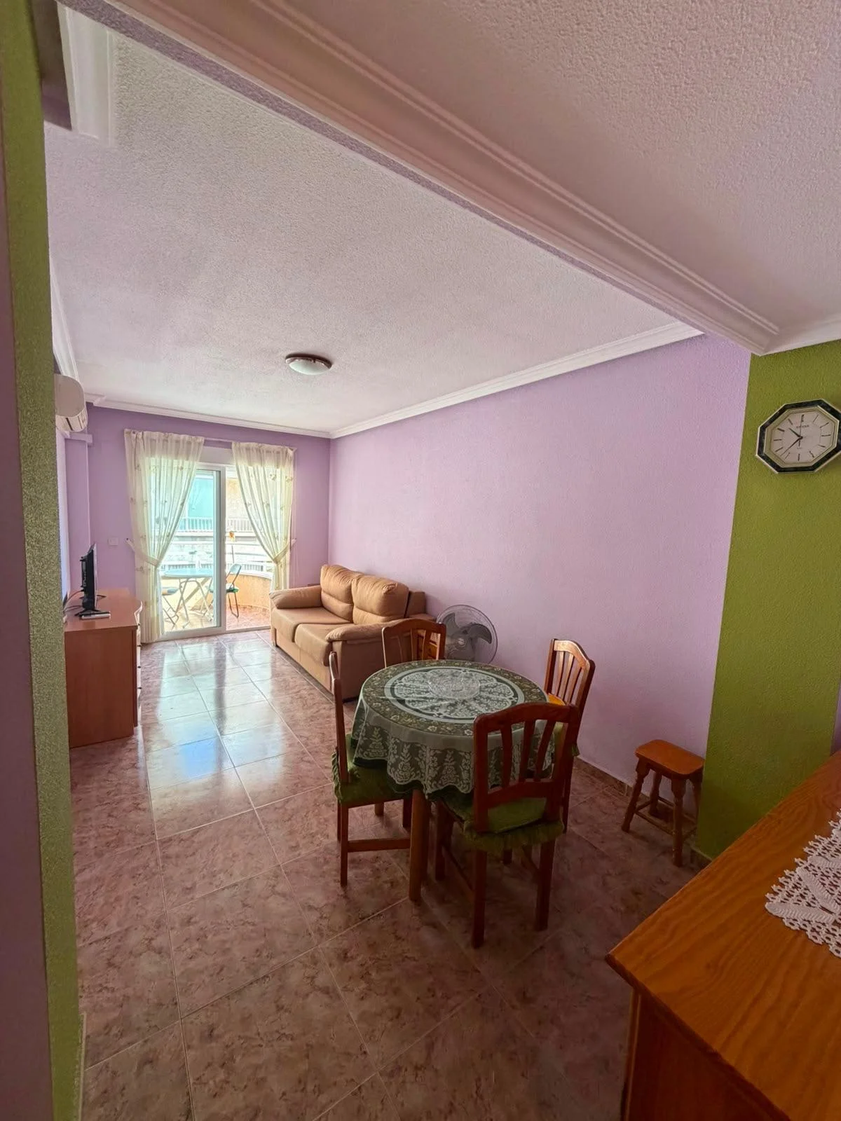 AMPLIO APARTAMENTO DE 2 DORMITORIOS A SOLO 900 M DE LA PLAYA EN TORREVIEJA