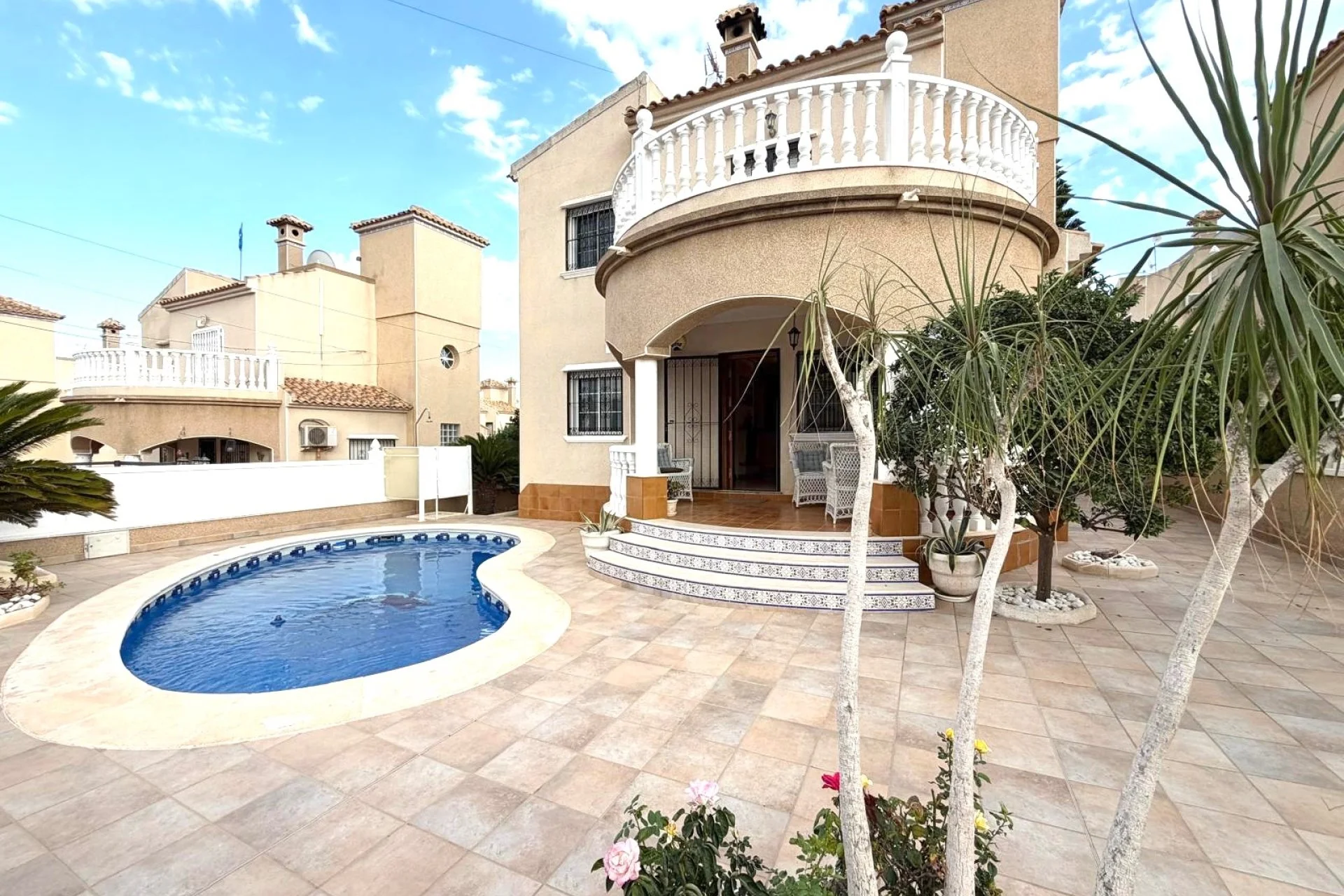 VILLA INDEPENDIENTE DE 3 DORMITORIOS CERCA DE VILLAMARTÍN – SAN MIGUEL