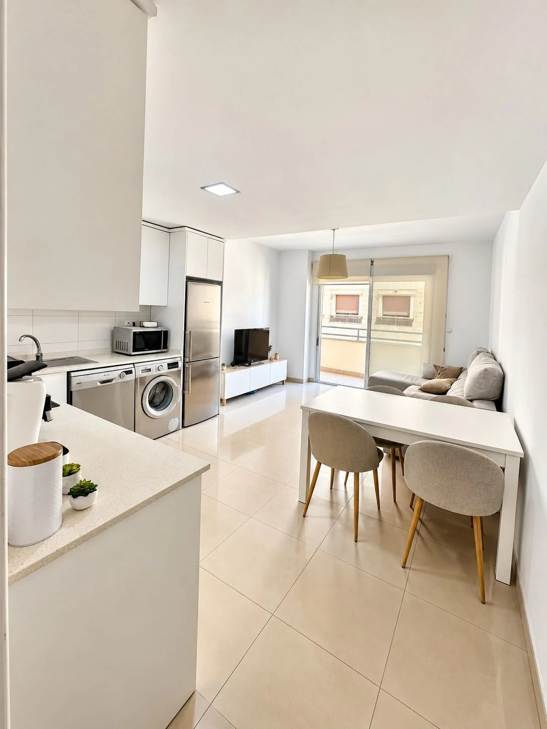 APARTAMENTO MODERNO DE 2 DORMITORIOS JUNTO AL PARQUE DE LAS NACIONES – TORREVIEJA