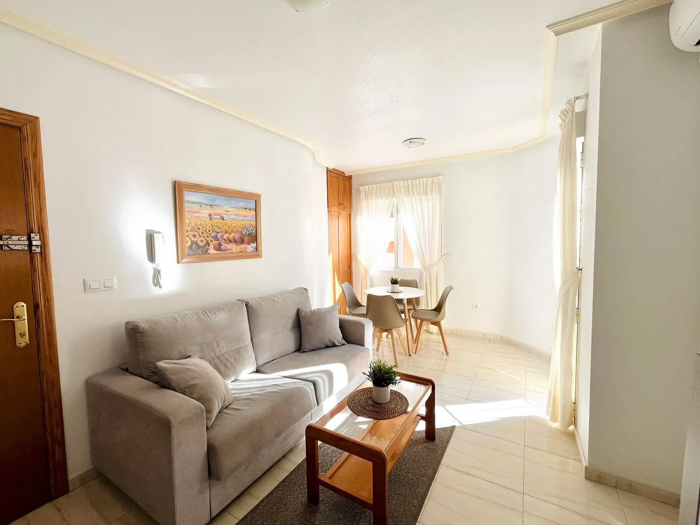 ¡LUMINOSO APARTAMENTO DE 1 DORMITORIO A POCOS PASOS DE LA PLAYA DE LOS LOCAS!