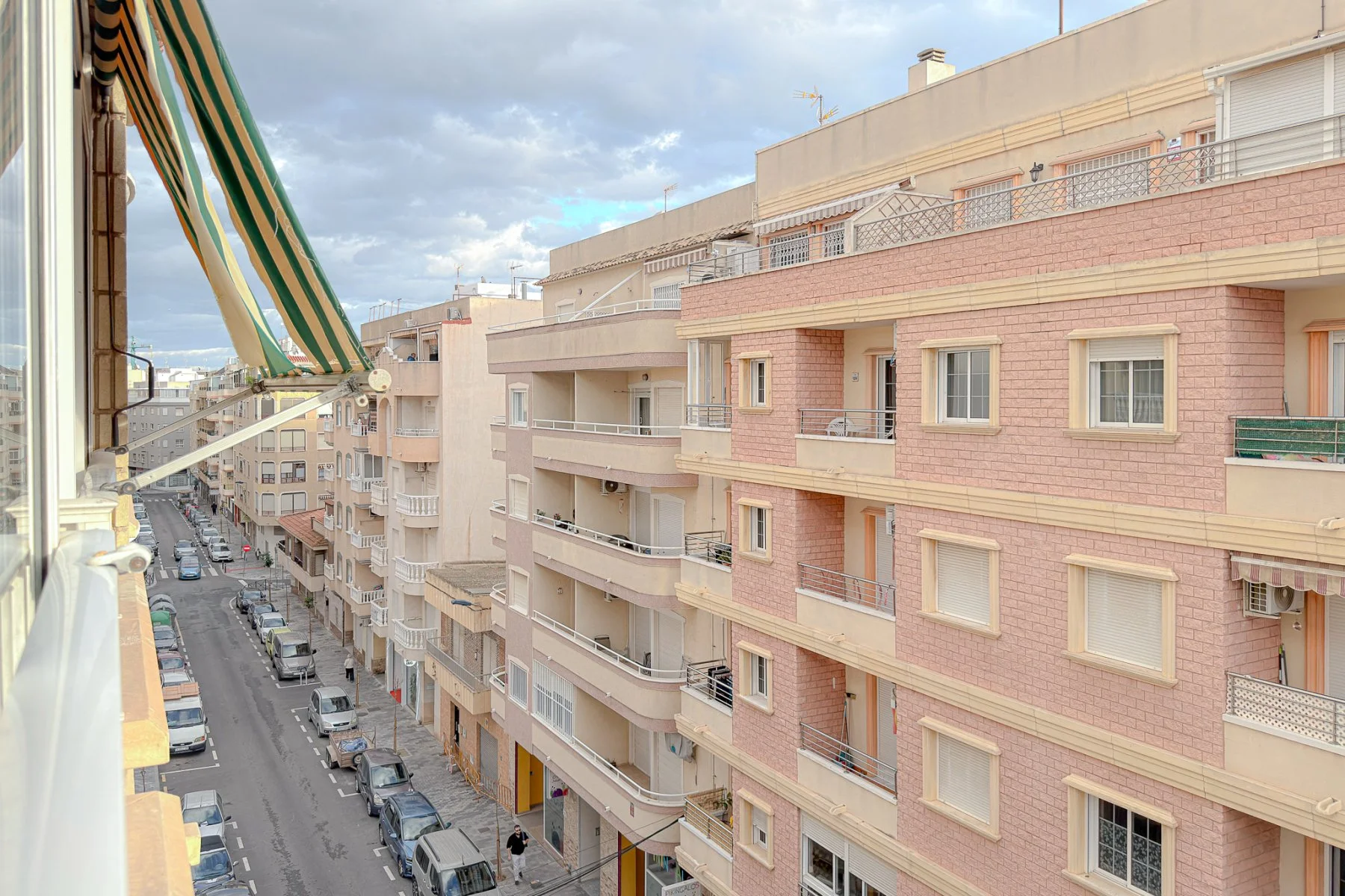 ESPECTACULAR APARTAMENTO REFORMADO DE 2 DORMITORIOS EN TORREVIEJA – A SOLO 300 M DE LA PLAYA DEL CURA