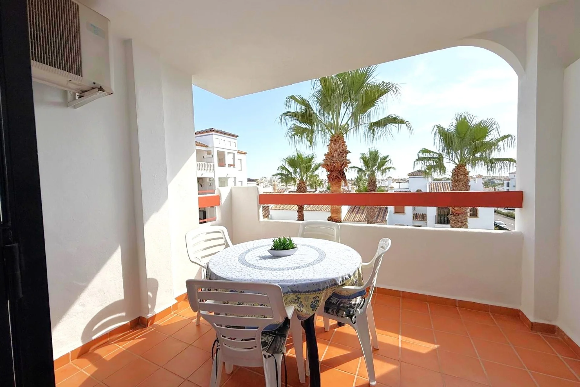 APARTAMENTO DE 2 DORMITORIOS EN EXCELENTE ESTADO CERCA DE VILLAMARTIN PLAZA Y DEL CAMPO DE GOLF