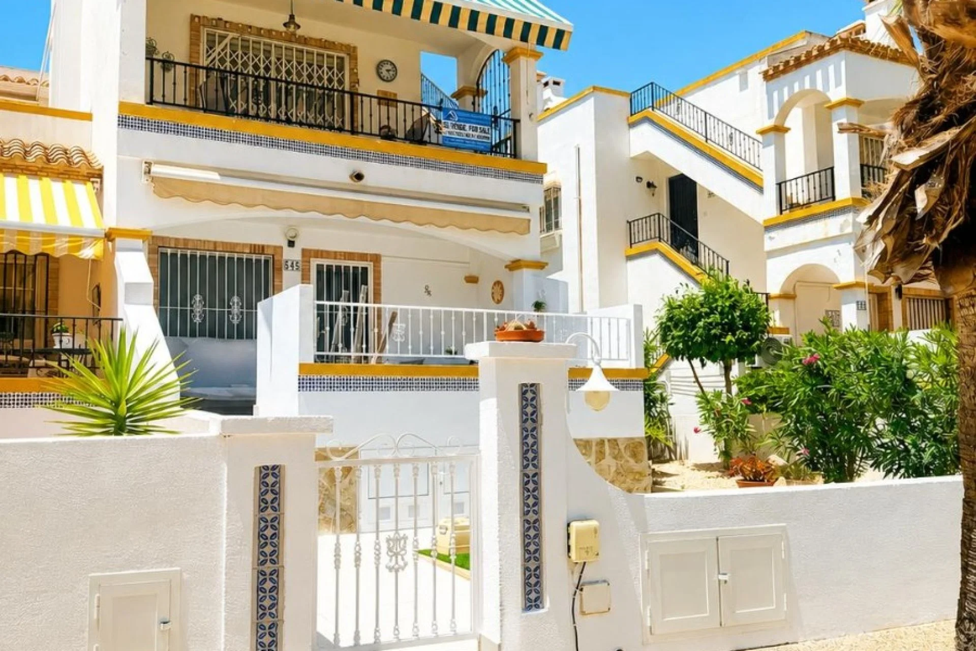 FANTÁSTICO APARTAMENTO DE 2 DORMITORIOS Y 2 BAÑOS EN LOS DOLSES – EXCLUSIVO ESTILO DE VIDA EN LA COSTA BLANCA