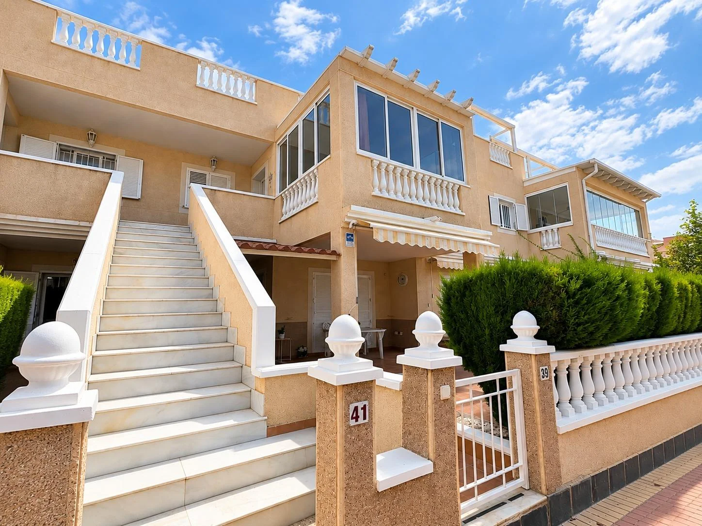 FANTÁSTICA VIVIENDA CON AMPLIO SOLÁRIUM PRIVADO EN RESIDENCIAL ZENIAMAR VI, ORIHUELA COSTA